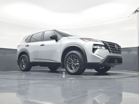 Used 2025 Nissan Rogue S FWD image 15