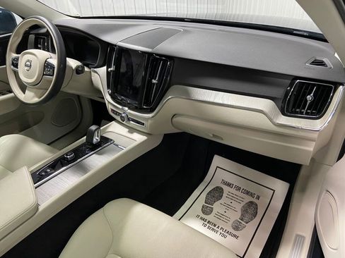 Used 2023 Volvo XC60 B5 Plus image 7