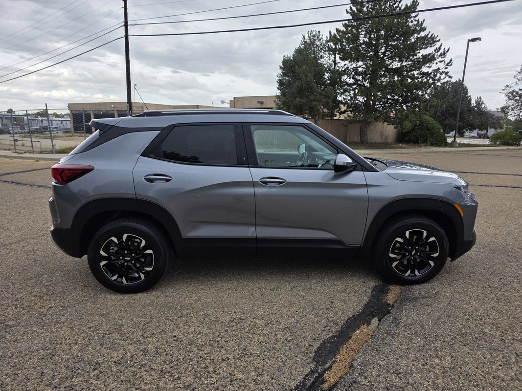 Used 2021 Chevrolet TrailBlazer LT w/ Premium Seating Package AWD/4WD image 9
