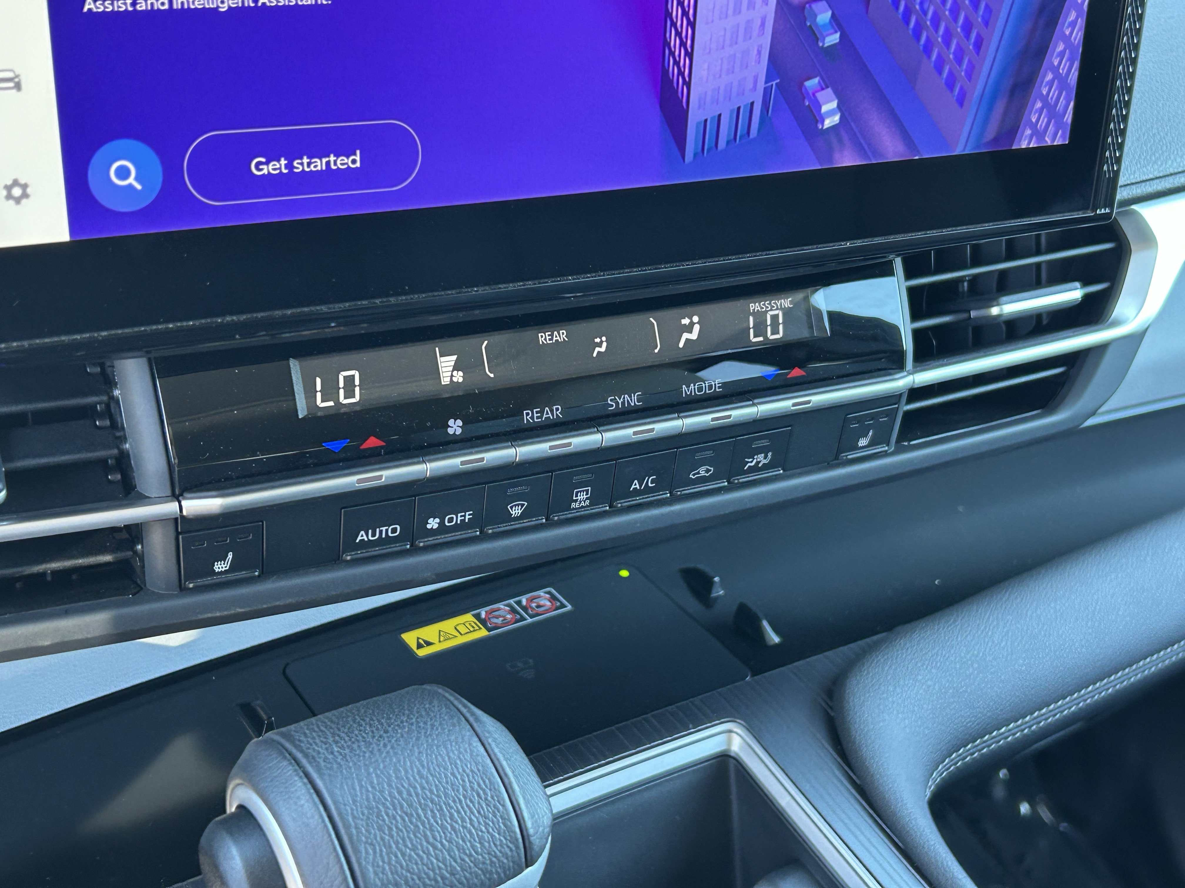 Used 2025 Toyota Sienna XLE FWD image 22