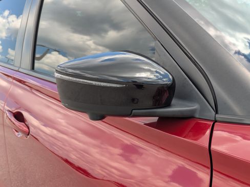 Used 2021 Nissan Kicks SR FWD image 12