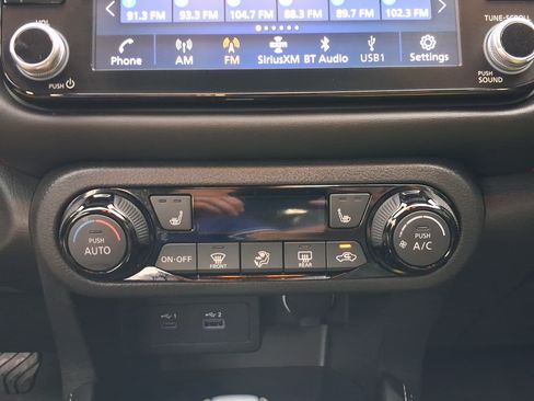 Used 2023 Nissan Kicks SR w/ SR Premium Package FWD image 16