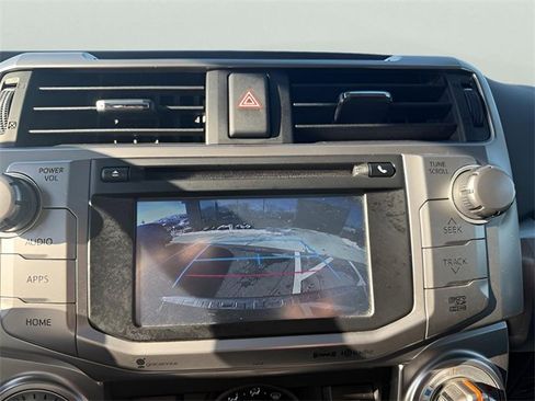 Used 2018 Toyota 4Runner SR5 Premium image 18