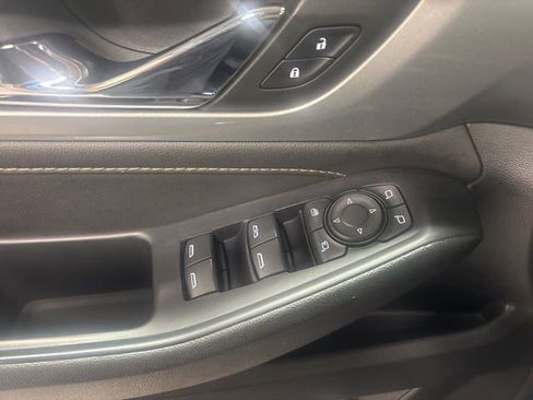 Used 2022 Chevrolet Traverse LT w/ LT Premium Package image 7