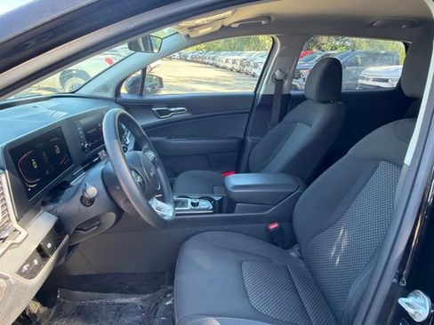 Used 2024 Kia Sportage LX AWD/4WD image 15