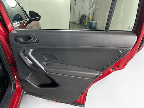 Used 2018 Volkswagen Tiguan SE image 29