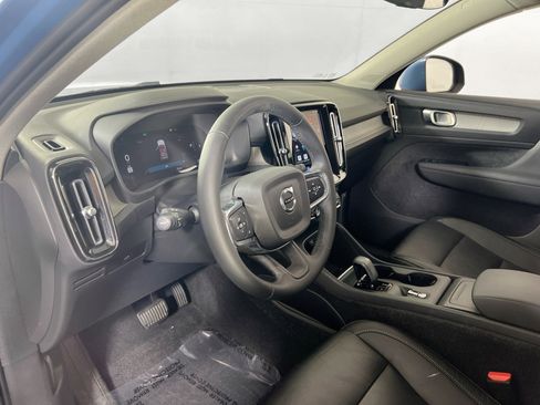 Used 2023 Volvo XC40 B5 Core w/ Convenience Package AWD/4WD image 9