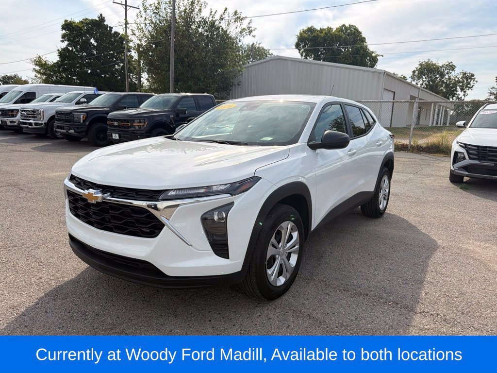 Used 2026 Chevrolet Trax LS FWD image 1