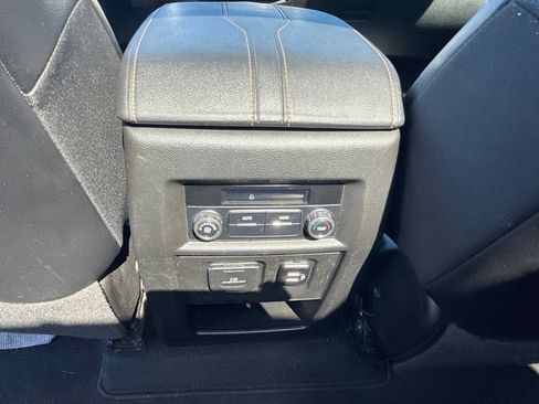 Used 2018 Chevrolet Traverse LT AWD/4WD image 19