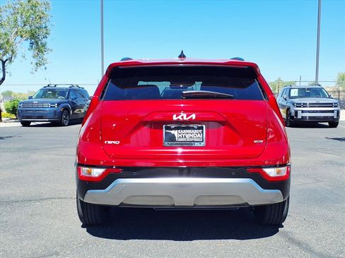Used 2024 Kia Niro EX Touring image 5