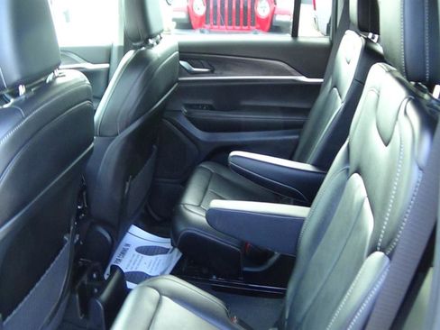 Used 2023 Jeep Grand Cherokee L Limited image 13