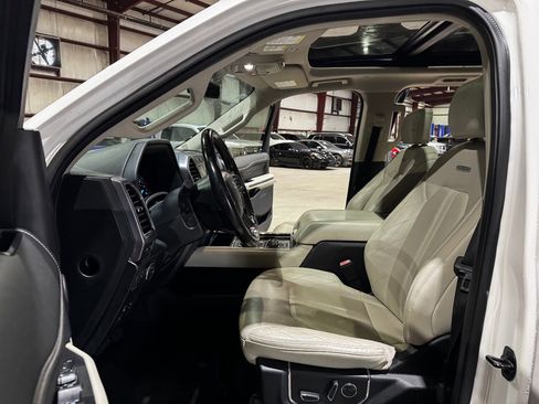 Used 2019 Ford Expedition Platinum image 11