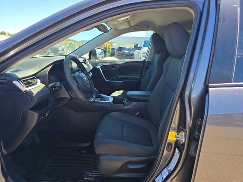Used 2022 Toyota RAV4 LE AWD/4WD image 9