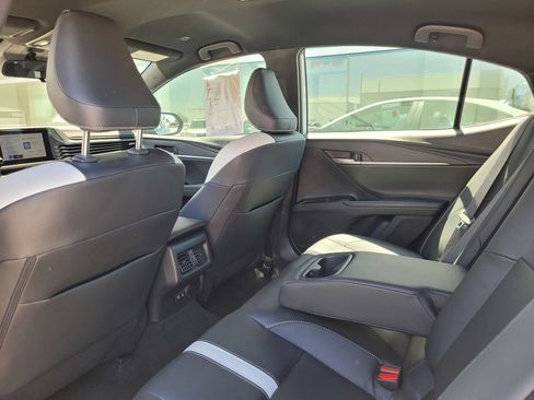 Used 2025 Toyota Camry SE FWD image 15