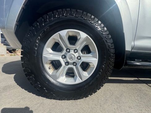 Used 2018 Toyota 4Runner SR5 AWD/4WD image 34