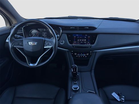 Used 2025 Cadillac XT6 Luxury image 14