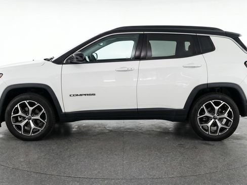 Used 2025 Jeep Compass Limited AWD/4WD image 5