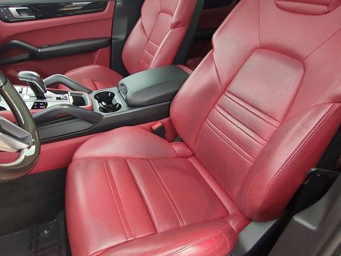 Used 2022 Porsche Cayenne S image 14