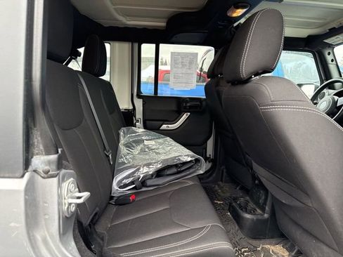 Used 2018 Jeep Wrangler Unlimited Rubicon w/ Connectivity Group image 17