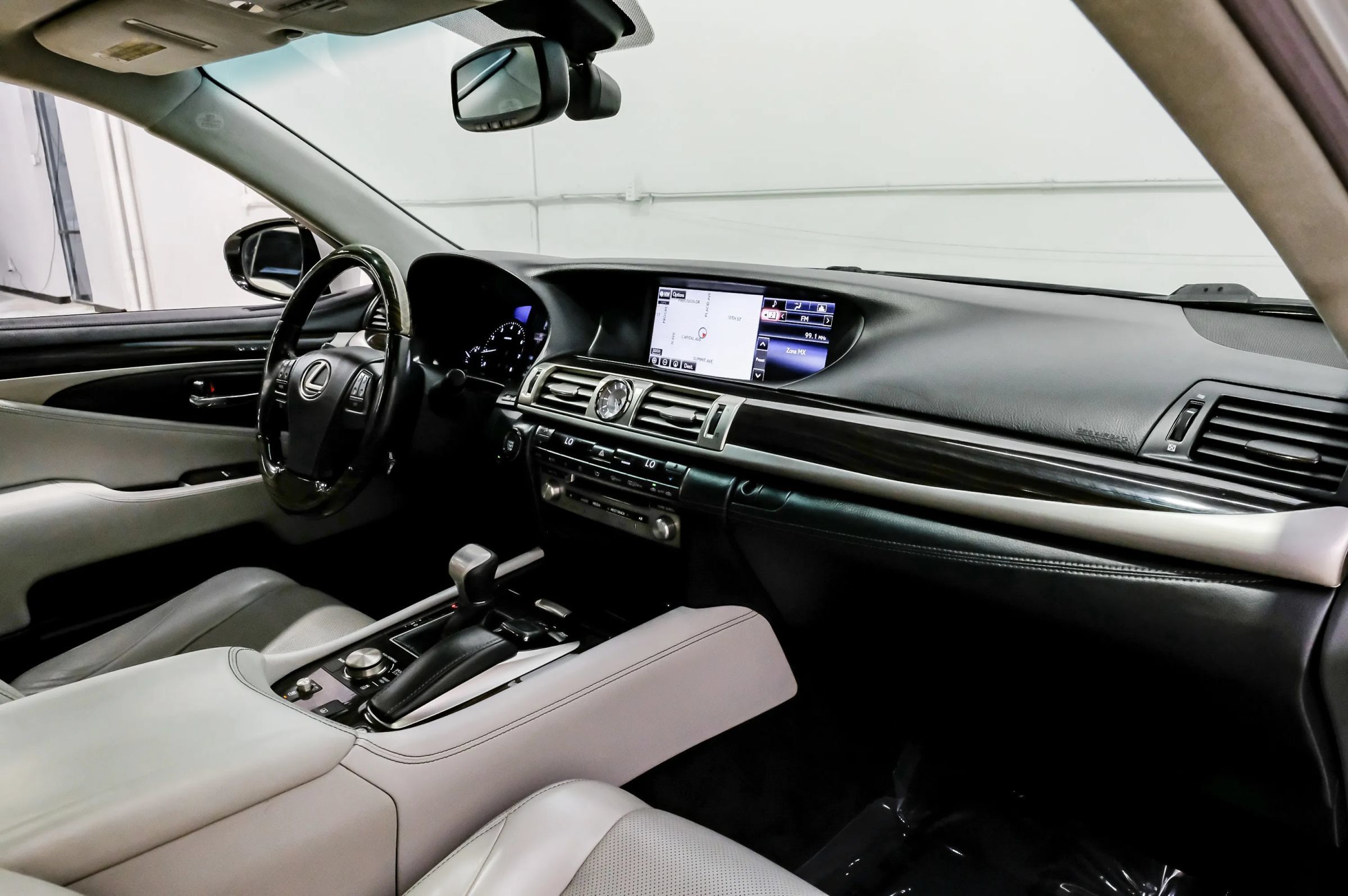 Used 2015 Lexus LS 460 L RWD image 17