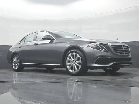 Used 2017 Mercedes-Benz E 300 4MATIC w/ Premium 1 Package image 27
