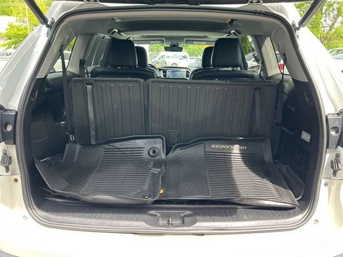 Used 2018 Toyota Highlander XLE AWD/4WD image 31