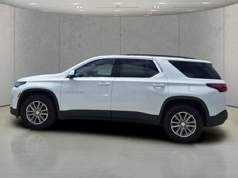 Used 2023 Chevrolet Traverse LT FWD image 2