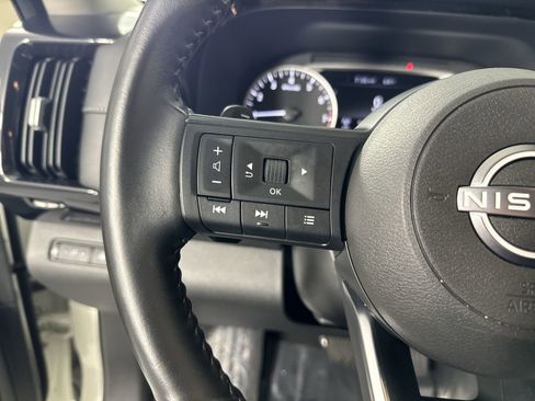 Certified 2025 Nissan Pathfinder SV image 13