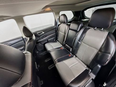 Used 2020 Nissan Pathfinder SL image 8