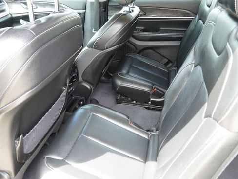 Used 2023 Jeep Grand Cherokee L Limited AWD/4WD image 13