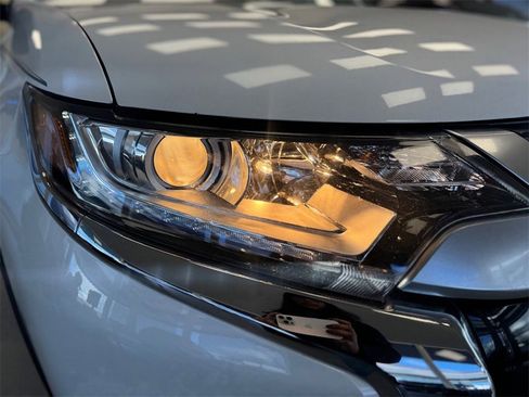 Used 2020 Mitsubishi Outlander ES image 50