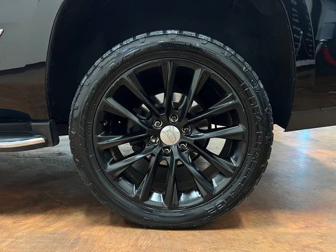 Used 2018 Cadillac Escalade Luxury RWD image 12