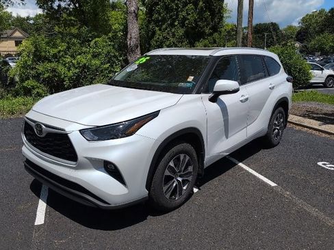 Used 2025 Toyota Highlander XLE AWD/4WD image 7