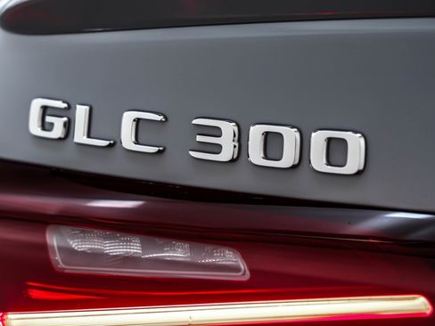 Certified 2025 Mercedes-Benz GLC 300 4MATIC image 10