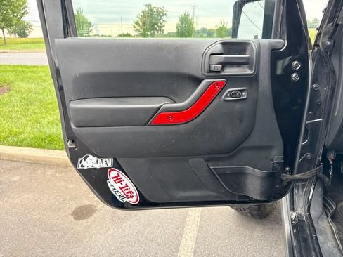 Used 2017 Jeep Wrangler Unlimited Rubicon AWD/4WD image 19