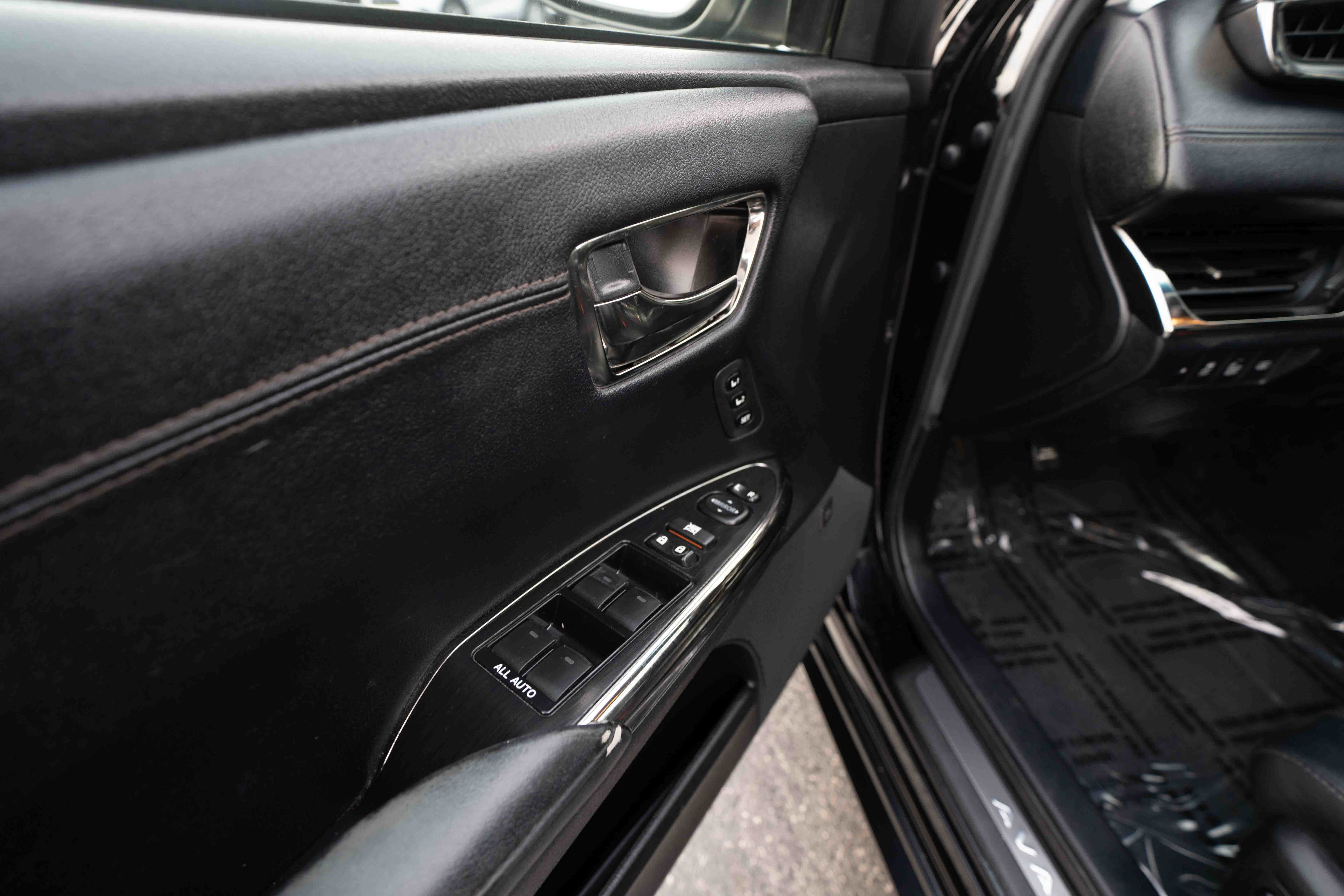 Used 2015 Toyota Avalon Limited FWD image 7