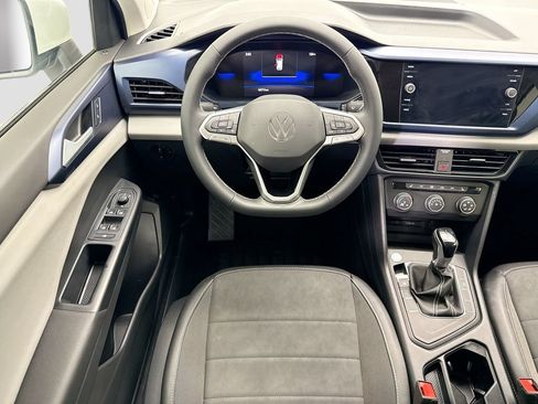 Certified 2022 Volkswagen Taos SE FWD image 10