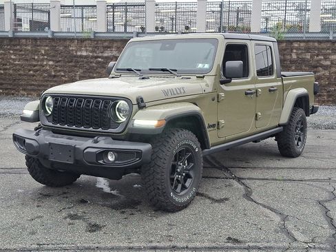 Used 2025 Jeep Gladiator Sport AWD/4WD image 3