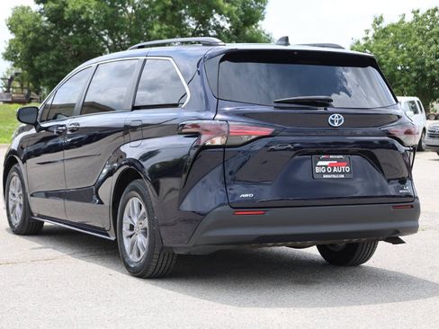 Used 2023 Toyota Sienna LE w/ LE Plus Package AWD/4WD image 11
