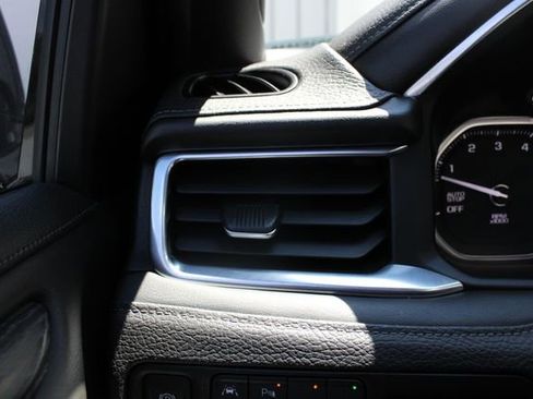 Used 2021 GMC Yukon Denali w/ Advanced Technology Package AWD/4WD image 9