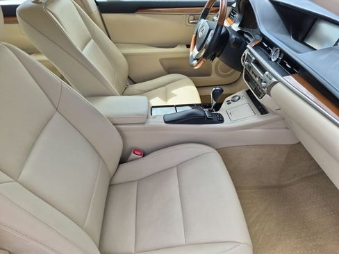 Used 2013 Lexus ES 300h w/ Premium Pkg FWD image 22