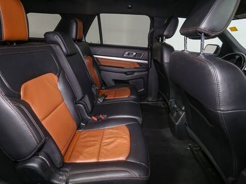 Used 2019 Ford Explorer XLT w/ Equipment Group 202A AWD/4WD image 19