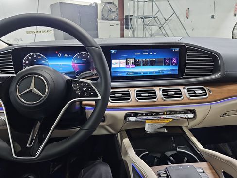 Used 2026 Mercedes-Benz GLS 450 4MATIC image 20