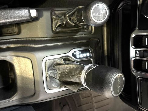 Used 2022 Jeep Gladiator Sport image 17