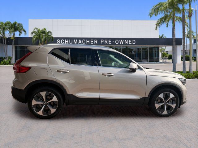 Certified 2024 Volvo XC40 B5 Plus AWD/4WD image 8