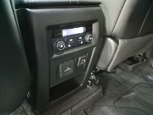 Used 2022 Chevrolet Traverse Premier AWD/4WD image 30