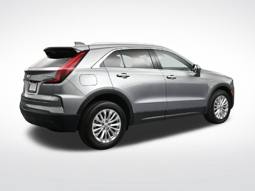 Used 2024 Cadillac XT4 Luxury w/ Cold Weather Package AWD/4WD image 5