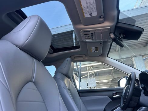 Certified 2022 Toyota Highlander XLE image 17