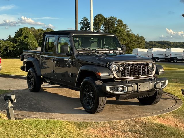 Used 2024 Jeep Gladiator Sport AWD/4WD image 9