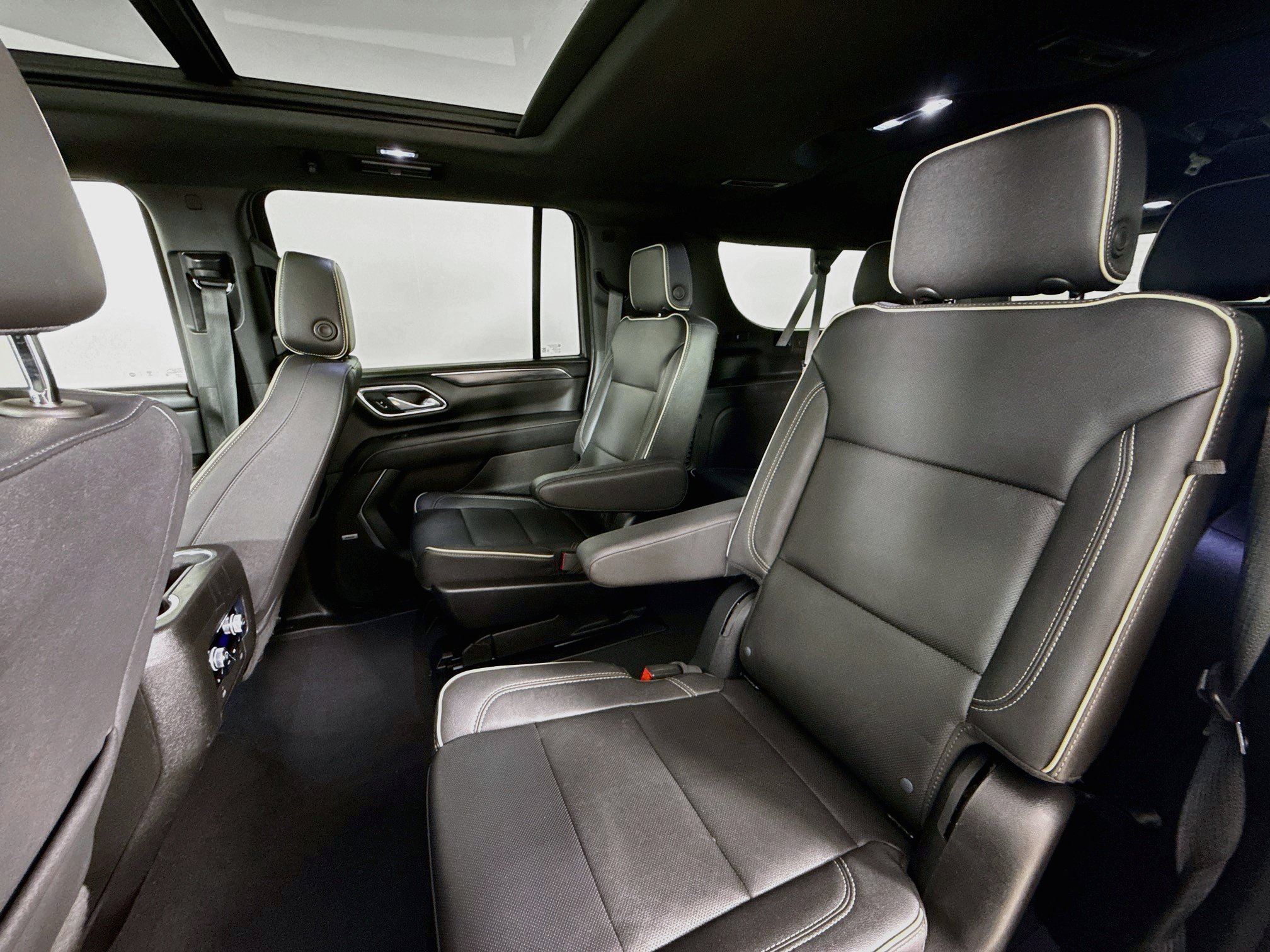 Used 2023 GMC Yukon XL SLT w/ SLT Premium Package AWD/4WD image 29
